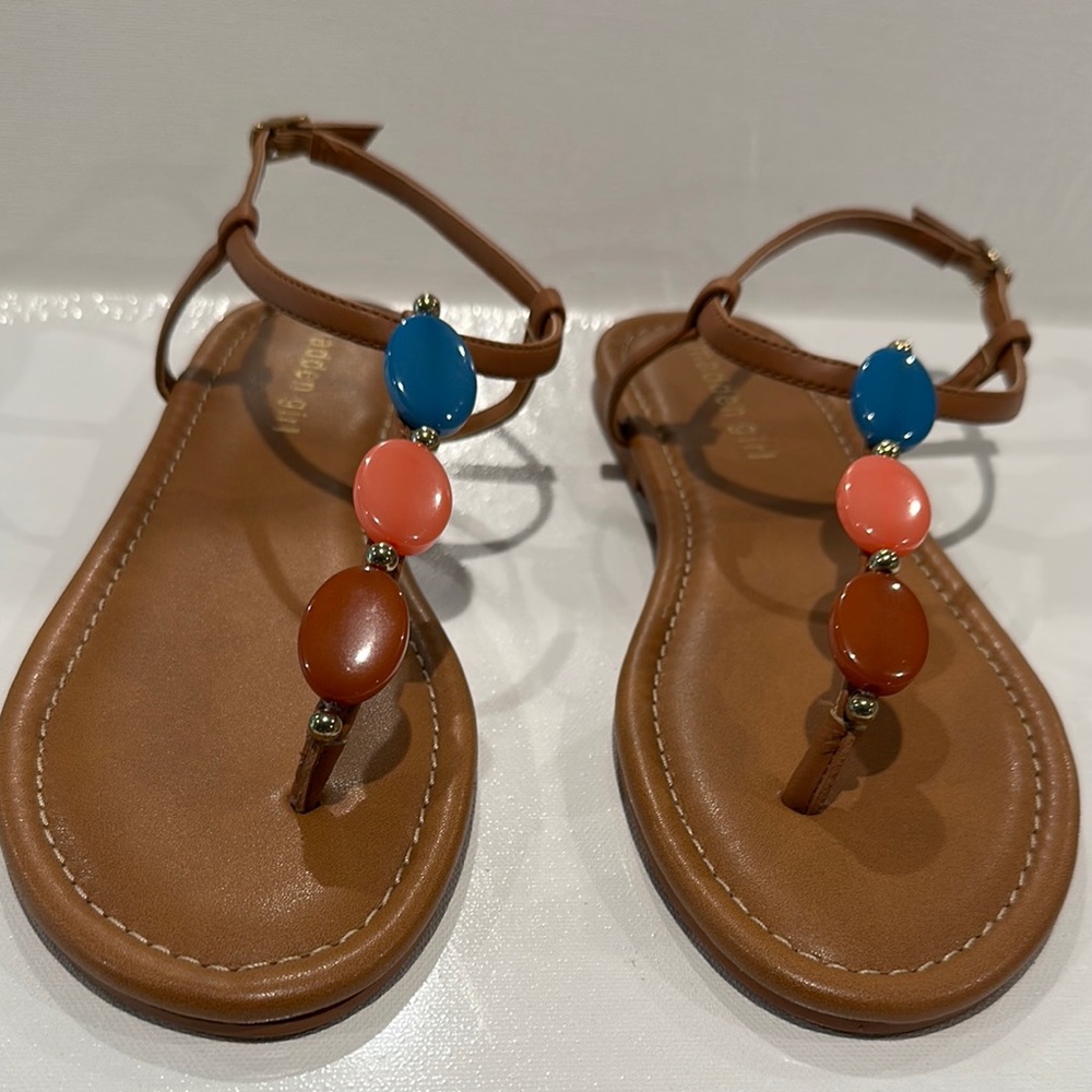 NWT Steve Madden Summer Style Sandals with buckle on the sides.